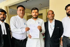 कानपुर में सीसामऊ उपचुनाव में पूर्व विधायक इरफान सोलंकी की मां खुर्शीदा ने लिया पर्चा, BJP से सचिवेंद्र ने एक सेट लिया