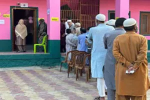 जम्मू-कश्मीर चुनाव: सुबह 9 बजे तक 11 प्रतिशत से अधिक मतदान, उधमपुर में पड़े सबसे अधिक वोट