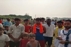 बहराइच: पूर्व ग्राम प्रधान के खेत में मिला प्रतिबंधित मवेशी का अवशेष, ग्रामीणों में आक्रोश