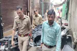 मुरादाबाद : दुकान के ऊपर बने कमरे में मिला युवक का शव, सर्राफ के यहां करता था नौकरी...पुलिस जांच में जुटी 