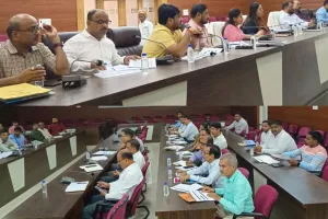 गोंडा: कार्यालय में डंप मिली किताबें तो होगी कड़ी कार्रवाई,  बैठक में बोलीं डीएम