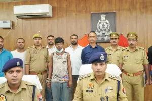 इटावा में किसान की हत्या का आरोपी गिरफ्तार: पिता की बीमारी के लिए मांगे पैसे, मना करने पर पाइप से पीटने के बाद मारी थी गोली