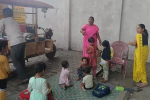 कासगंज: हॉट कुक्ड मील योजना धरातल पर धराशायी, नौनिहालों को नहीं मिल रहा गर्म खाना