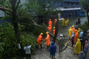 चक्रवात दाना: पश्चिम बंगाल में दो और लोगों की मौत,  मरने वालों की संख्या बढ़कर हुई चार 