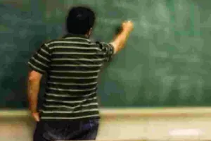 गजब : बेसिक शिक्षा विभाग में उल्टी गंगा, धनौली में निलंबित किया, बहाली में थमा दिया बरौली