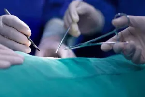 बरेली के इस अस्पताल में डॉक्टर ने कर दिया गलत इलाज, महिला की दोनों किडनी हो गईं खराब