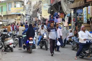 संभल के हालात हो रहे सामान्य, बाजार खुले तो लौटने लगी रौनक