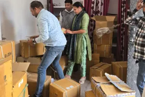 Bareilly: औषधि विभाग ने मारा छापा, घर में मिला नशे की दवाओं का जखीरा