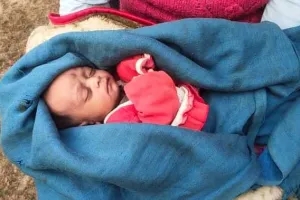 Bareilly: ये कैसी ममता...ठंड में रोती-बिलखती रही मासूम, 20 दिन की बच्ची को घास में लिटाकर छोड़ गई मां