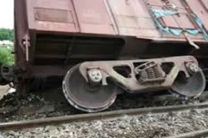 Telangana News: पेद्दापल्ली में मालगाड़ी के 11 डिब्बे पटरी से उतरे, रेल सेवाएं बाधित