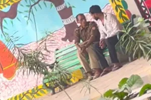 प्रयागराज: दरोगा का रुपए लेते वीडियो सोशल मीडिया पर वायरल, निलंबित