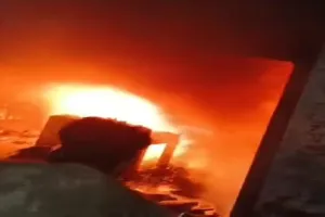 बहराइच: दुकान में लगी आग, चार लाख का नुकसान