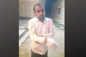 अमेठी: पटाखा जलाते समय हाथ में फटा, पंजे के उड़े चिथड़े...दो युवक घायल