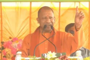 'झारखंड में घुसपैठियों को बसने की इजाजत देकर झामुमो प्रदेश के अस्तित्व के लिए खतरा पैदा कर रहा', धनबाद में गरजे CM योगी 