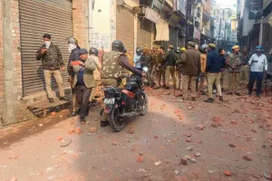 Sambhal Violence : संभल जिला प्रशासन ने बाहरी लोगों के प्रवेश पर 10 दिसंबर तक लगाई रोक 