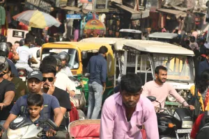  बाजार में जाम का क्या कामः नासूर बन चुके ई-रिक्शा पर कार्रवाई कब, कराह रहा अमीनाबार बाजार