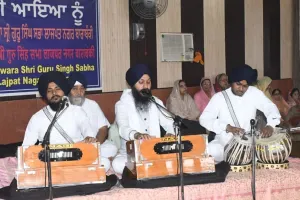 बाराबंकी: गुरुनानक जयंती पर सजा दीवान, शबद कीर्तन के साथ हुआ भंडारा