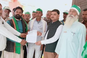 बहराइच: किसान बोले- समितियों पर खाद होने का दावा हवा हवाई, नहीं मिल रही डीएपी