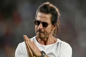 शाहरुख खान को राष्ट्रीय पुरस्कार मिलने पर थरूर ने दी बधाई, किंग खाना ने भी दिया मजेदार जवाब 