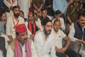 मुरादाबाद : 'सरकारें तो आती जाती रहती हैं, पद की गरिमा का ख्याल रखकर काम करें अधिकारी' 