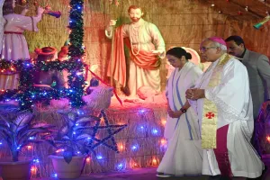 Christmas 2025: मुख्यमंत्री ममता बनर्जी ने लोगों को दी क्रिसमस की बधाई, प्रार्थना सभा में लिया हिस्सा