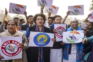 अंबेडकर विवाद: विपक्ष ने विजय चौक से संसद तक किया मार्च, मांगा गृह मंत्री शाह का इस्तीफा 