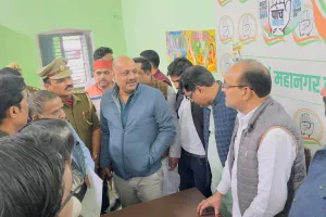 शाहजहांपुर: संभल की घटना के मद्देनजर कांग्रेस पदाधिकारियों को पुलिस ने किया नजरबंद