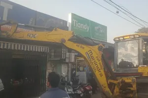 नगर निगम की कार्रवाई,  फुटपाथ से हटाया अतिक्रमण  