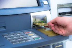Bareilly: अलादीन का चिराग बनी ATM! मशीन ने एक लाख से ज्यादा उगले रुपए, अब मुसीबत में पड़े लोग