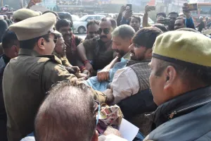 Bareilly: अमित शाह का पुतला फूंकने से कांग्रेसियों को रोका, पुलिस से नोकझोंक