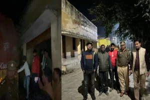 कासगंज: गोवंश तस्करों का नया खेल, डाक पार्सल की कंटेनर में भरकर गोवंशों को ले जा रहे कट्टीघर