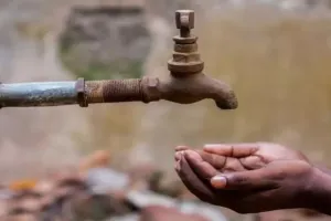 पीलीभीत: 24 घंटे चला मरम्मत कार्य, लाइन चालू करते ही फिर हो गया लीकेज, पानी की सप्लाई ठप