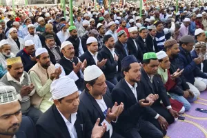 संभल में ड्रोन से निगरानी और कड़ी सुरक्षा में हुई जुमे की नमाज