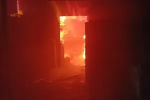 अमरोहा : बीड़ी कारखाने में लगी भीषण आग, 3 लाख का माल जलकर खाक