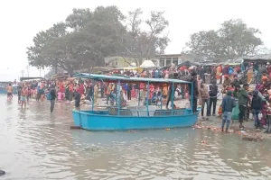 बदायूं : सोमवती अमावस्या पर आस्था से सराबोर रहा गंगा घाट, लगी रही भीड़