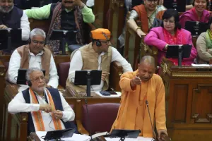 मुख्यमंत्री ने समाजवादी पार्टी को दी नसीहत, संविधान की मूल प्रस्तावना को पढ़ें और मौलिक अधिकारों का अध्ययन करें 