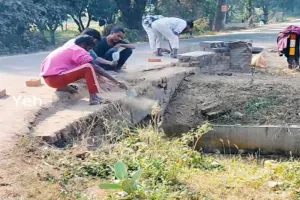 Amrit Vichar Impact: अयोध्या में रेलिंग विहीन पुलिया का शुरू हुआ निर्माण