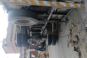 रायबरेली: तेज रफ्तार लोडर अनियंत्रित होकर पलटा, चालक की मौत 