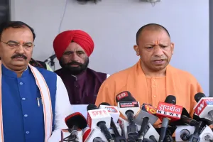 UP: विधानसभा के शीतकालीन सत्र से पहले बोले सीएम योगी- सरकार हर मुद्दे पर चर्चा को तैयार, विपक्ष से की यह अपील