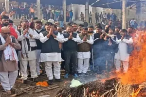 कांग्रेस कार्यकर्ता प्रभात पांडे के अंतिम संस्कार में लगे ''अजय राय वापस जाओ'' के नारे, पिता ने कहा- यह मेरे कर्मों का फल है