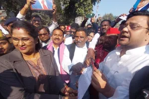 आंबेडकर विवाद: अमित शाह के खिलाफ सपाइयों ने किया प्रदर्शन, पयागपुर में पूर्व विधायक समेत कई हाउस अरेस्ट