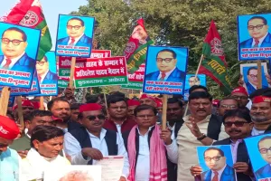 अयोध्या: अमित शाह पर भड़के सपाई, प्रदर्शन कर की कार्रवाई की मांग, पुलिस से हुई तीखी झड़प