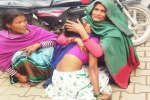  Gonda News: अनियंत्रित डीसीएम ने साइकिल सवार को कुचला, दादी-पोते की मौत