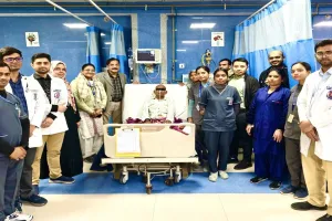 Lucknow News: बुजुर्ग के पेट से निकला 8 किलो का ट्यूमर, केजीएमयू के डॉक्टरों ने की सफल सर्जरी