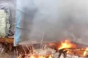 छत्तीसगढ़ में दर्दनाक हादसा: ट्रक की टक्कर से कार सवार चार युवक जिंदा जले