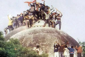 6 दिसंबर का इतिहास: आज ही के अयोध्या में भीड़ ने गिराई थी बाबरी मस्जिद