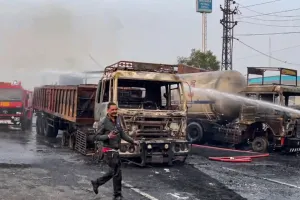 जयपुर अग्निकांड: गैस टैंकर में आग लगने से हुए हादसे में अब तक 14 मौतें, बस का 16 महीने पहले खत्म हो चुका था परमिट