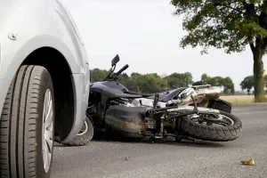 बिजनौर : सड़क दुर्घटना में एक ही परिवार के तीन सदस्यों की मौत, 6 साल की बेटी के कारण पति-पत्नी में हुई थी सुलह  