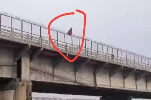 अमरोहा : युवती ने गंगा में छलांग लगाकर की आत्महत्या की कोशिश, गोताखोरों ने सकुशल बाहर निकाला