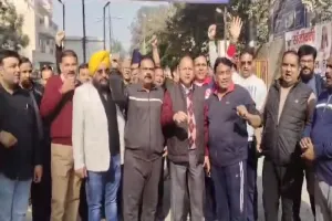 मुरादाबाद : मुस्लिम डॉक्टर को बेचा मकान तो लोगों ने नगर मजिस्ट्रेट से की शिकायत, कहा- पोश कॉलोनी का खराब हो सकता माहौल 